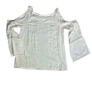 LUNA MOON Women’s Cold Shoulder Top Soft White Flowy Intricate Crochet S‎